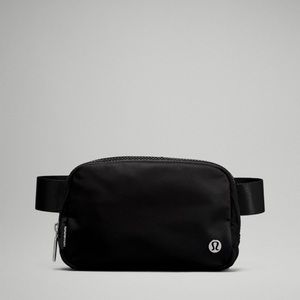 Lululemon Everywhere Belt Bag in Black